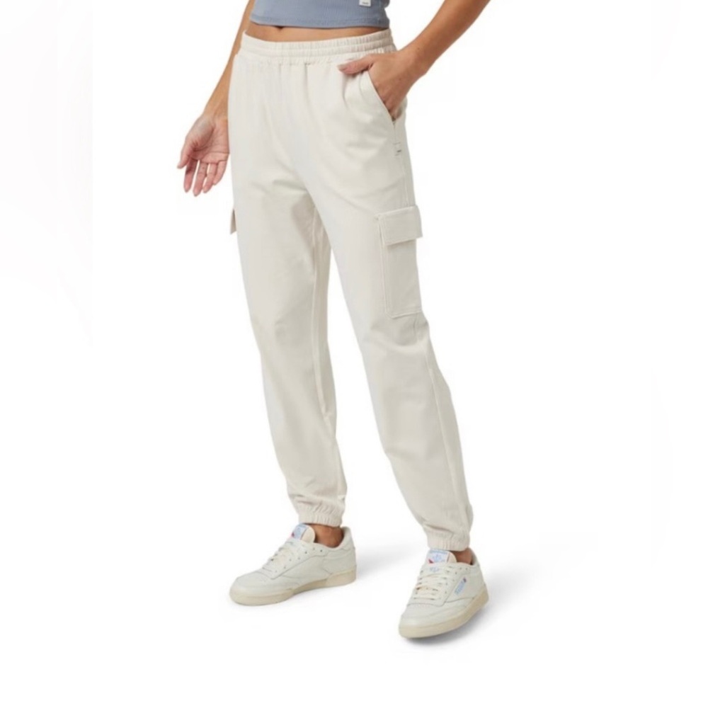 Vuori boyfriend cargo jogger sweatpants milkweed cream size small